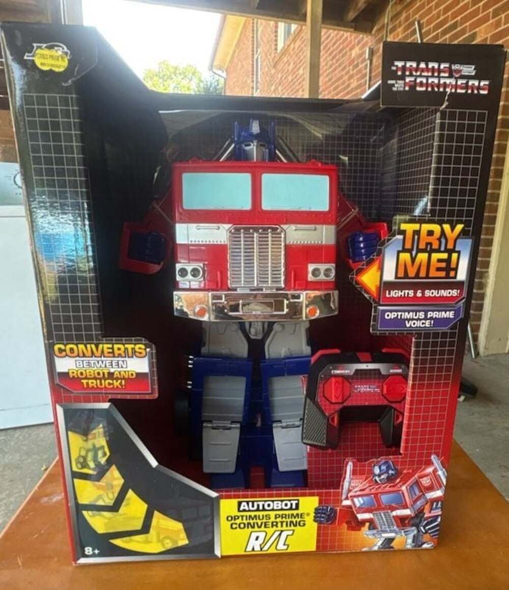 Jada Toys Transformers G1 Autobot Optimus Prime Converting
